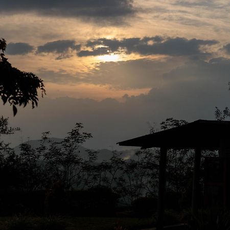 Lake Mwamba Lodge Kasenda Exteriör bild