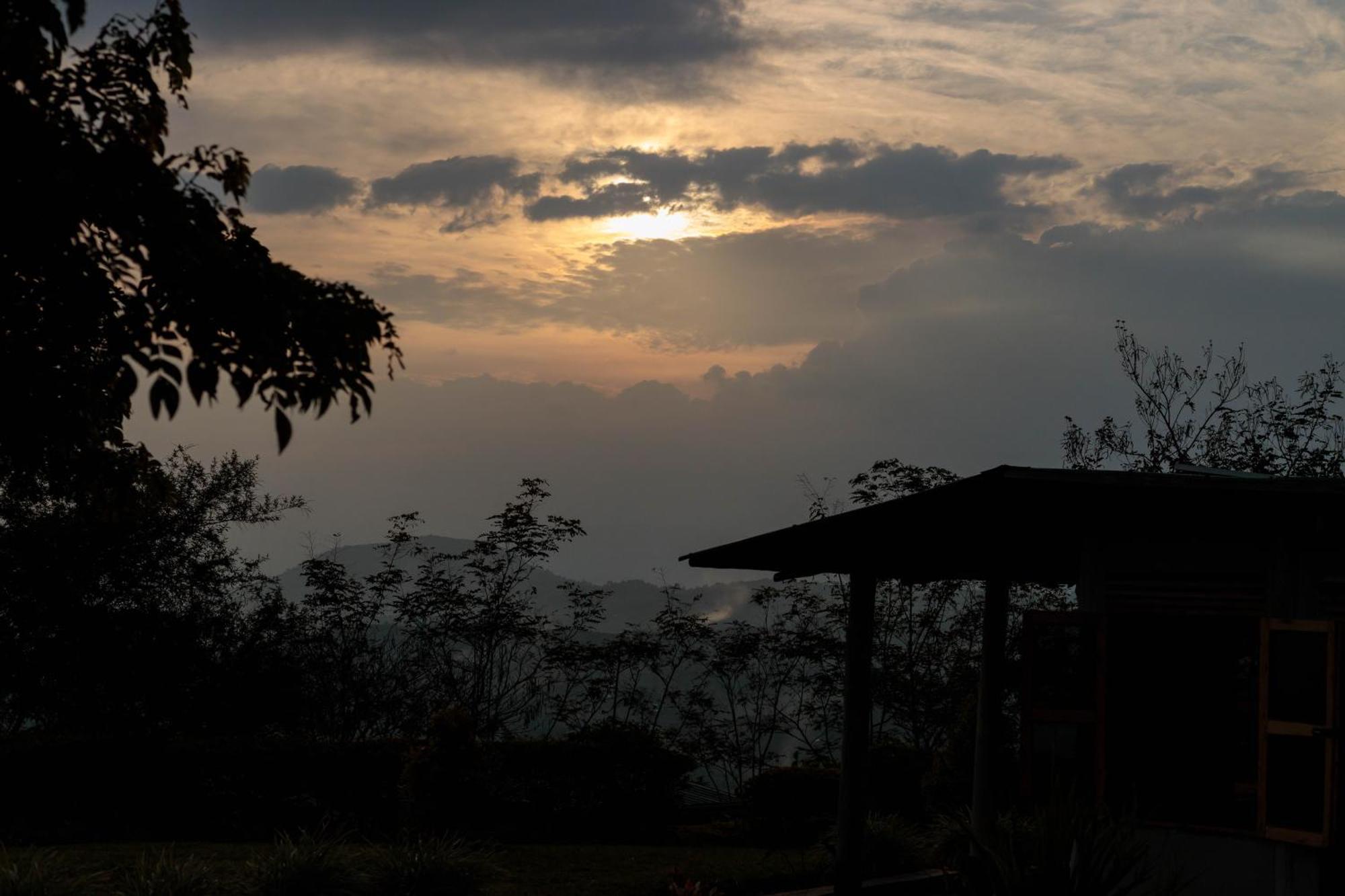 Lake Mwamba Lodge Kasenda Exteriör bild