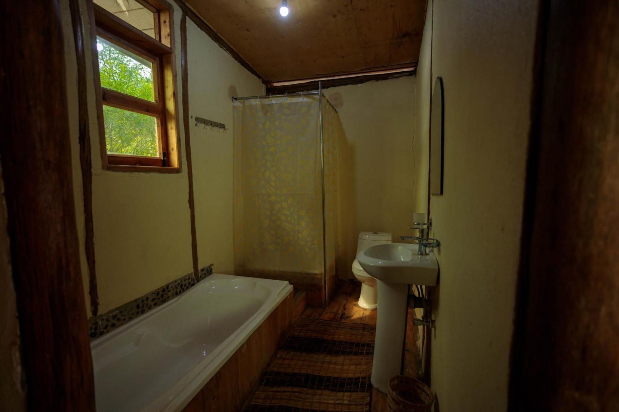 Lake Mwamba Lodge Kasenda Exteriör bild