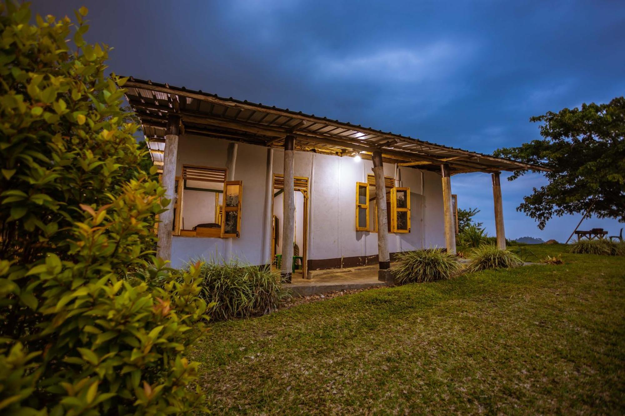 Lake Mwamba Lodge Kasenda Exteriör bild